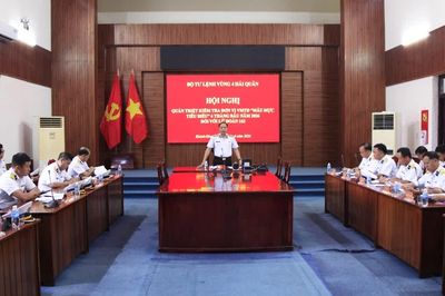 Bộ Tư lệnh Vùng 4 Hải quân kiểm tra đơn vị vững mạnh toàn diện tại Lữ đoàn 162