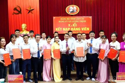 Đảng ủy xã Lương Thịnh tổ chức kết nạp 16 đảng viên mới