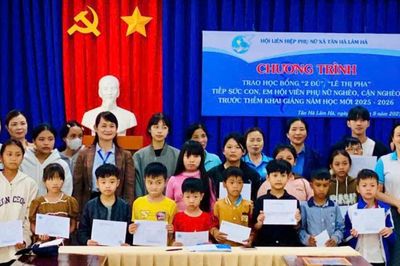 Học Bác từ những điều giản dị