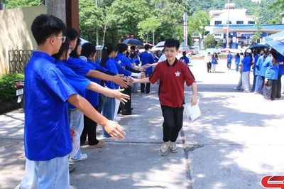 Hơn 900 thí sinh dự thi môn chuyên vào lớp 10 Trường THPT Chuyên Sơn La