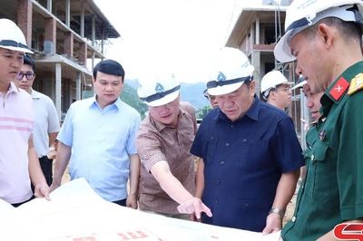 Đồng chí Phó Bí thư Tỉnh ủy, Chủ tịch Ủy ban MTTQ Việt Nam tỉnh làm việc tại xã Chiềng Khương