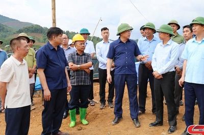 Đồng chí Bí thư Tỉnh ủy kiểm tra tiến độ xây dựng trường nội trú liên cấp Tiểu học – THCS các xã biên giới