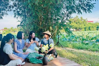 Để du lịch Cố đô không là phông nền trước cơn lốc 'check-in'