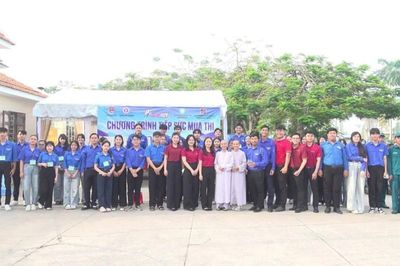 Tây Ninh: Chùa Tân Phước 'Tiếp sức mùa thi' tại điểm thi Trường Trung học Phổ thông Hậu Nghĩa