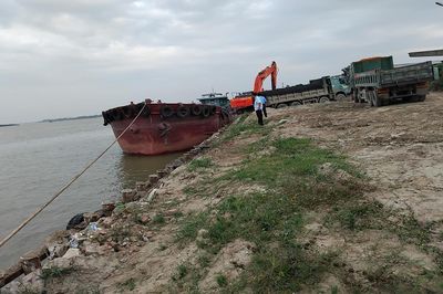 Lấn chiếm công trình đê điều, thủy lợi có thể bị phạt tới 200 triệu đồng