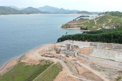 Đẩy nhanh tiến độ đưa dự án nâng cấp sửa chữa hồ Kẻ Gỗ về đích trước mùa mưa lũ