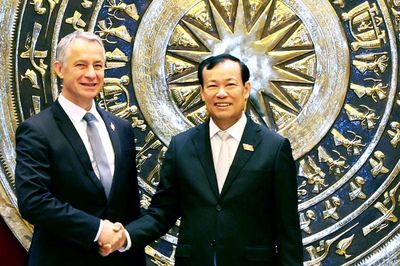 Chủ nhiệm Ủy ban Quốc phòng, An ninh và Đối ngoại, Thượng tướng Lê Tấn Tới làm việc với Đoàn Ủy ban Quốc phòng và các lực lượng vũ trang, Hạ viện Pháp