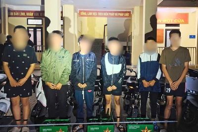 Khởi tố 12 thanh thiếu niên mang hung khí gây náo loạn đường phố