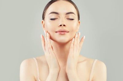 Mùa hè càng nóng càng phải dưỡng ẩm: Lý do khiến da bạn đang 'khát nước'