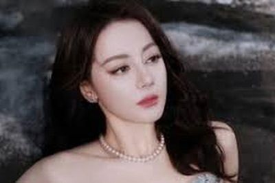 Địch Lệ Nhiệt Ba lại 'ôm hận' ở Bạch Ngọc Lan