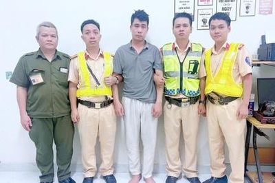 CSGT Đồng Nai chặn bắt tên trộm đang trên đường tẩu thoát bằng xe khách