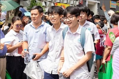 2.300 cán bộ, giáo viên chấm thi lớp 10 từ hôm nay, dự kiến công bố điểm từ 19/6