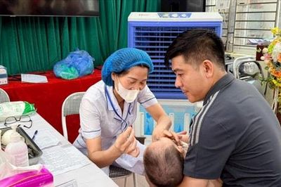 Phường Việt Hưng phấn đấu 99,8% trẻ trong độ tuổi được uống Vitamin A đợt 1