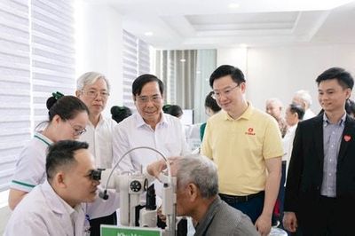 Hồi sinh thị lực cho người cao tuổi