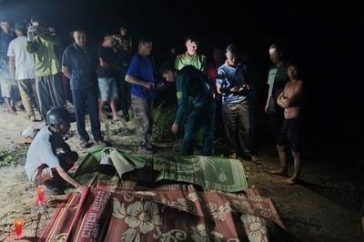 Lật thuyền trên sông, 4 người trong một gia đình tử vong