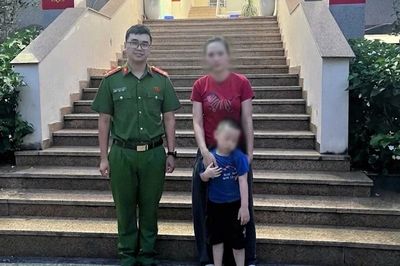 Kịp thời hỗ trợ bé trai đi lạc trong khu đô thị
