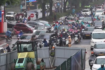 Bảo đảm giao thông tại hơn 70 vị trí rào chắn phục vụ các dự án trọng điểm của Thủ đô