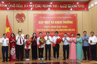 Ninh Bình: Khen thưởng học sinh đoạt giải tại các kỳ thi Olympic châu Á - Thái Bình Dương