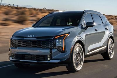 Doanh số Kia lập kỷ lục lịch sử nhờ xe hybrid tăng trưởng mạnh