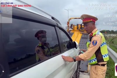 Chạy quá tốc độ trên cao tốc, tài xế người nước ngoài và chủ xe bị phạt nặng