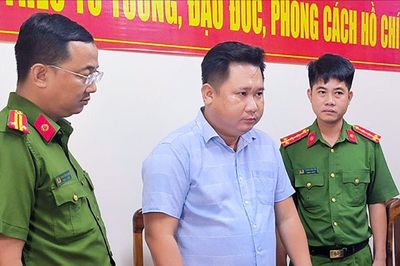 Giám đốc bán lỗ thuốc bảo vệ thực vật để chiếm đoạt hơn 3,5 tỉ đồng