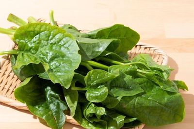 Tại sao nói 'nghèo rớt mồng tơi'?