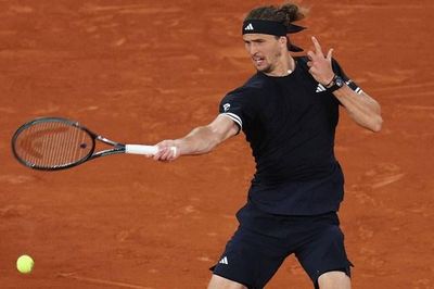 Zverev lội ngược dòng ngoạn mục để vào bán kết Roland Garros 2026