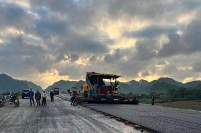 12 bộ, cơ quan Trung ương và 12 địa phương chưa phân bổ chi tiết vốn đầu tư công