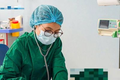 Bé trai 7 tuổi hai lần chiến thắng u lympho Burkitt nhờ ca ghép tế bào gốc đồng loài đầu tiên