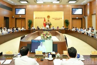 Công bố nghị quyết của Ủy ban Thường vụ Quốc hội khóa XVI