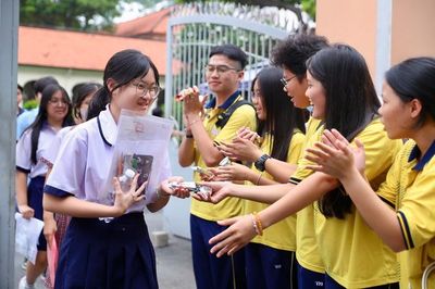 Kết thúc kỳ thi vào lớp 10 tại TP HCM: Điểm chuẩn biến động ra sao?