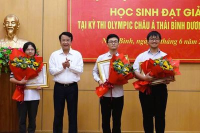 Khen thưởng học sinh đoạt giải Kỳ thi Olympic Châu Á - Thái Bình Dương