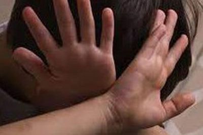 Mẹ kế là giáo viên mầm non bạo hành khiến bé trai 11 tuổi tử vong
