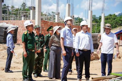 Thi công '3 ca, 4 kíp' cho kịp tiến độ các trường biên giới
