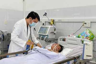 Nắng nóng kéo dài, số ca nhập viện tăng cao