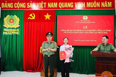 Tạm tuyển vợ đồng chí Thiếu tá Nguyễn Xuân Hải vào lực lượng Công an nhân dân
