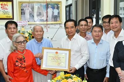 Lãnh đạo TPHCM thăm, chúc thọ người cao tuổi tiêu biểu