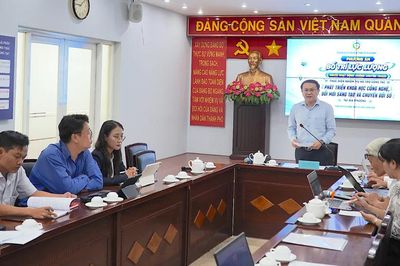 TPHCM thí điểm bố trí hơn 400 người không chuyên trách hỗ trợ chuyển đổi số cấp xã