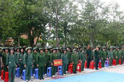 Hơn 2.700 tân sinh viên Trường ĐH Cửu Long tham gia huấn luyện quốc phòng