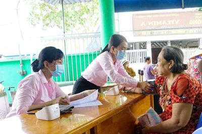 Khám sức khỏe định kỳ miễn phí cho học sinh và người dân TPHCM