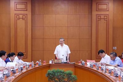 Xây dựng con người Việt Nam thời kỳ mới có lý tưởng, nhân cách, thích ứng với xã hội hiện đại
