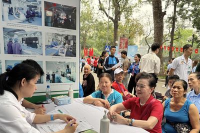 Thêm nhiều chính sách hỗ trợ khám, chữa bệnh cho người dân Hà Nội