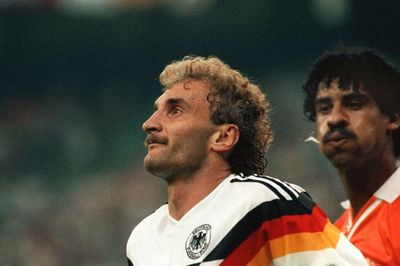 Lịch sử World Cup 1990: Pha 'phun mưa'của Rijkaard phơi bày mối 'thâm thù' Đức - Hà Lan