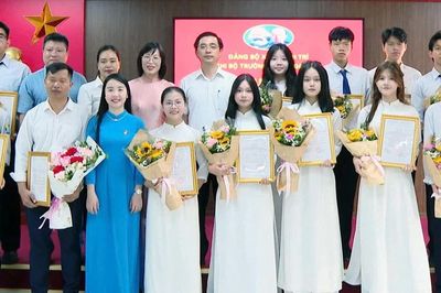 Trở thành đảng viên tuổi 18 trong mùa tình nguyện Hoa phượng đỏ