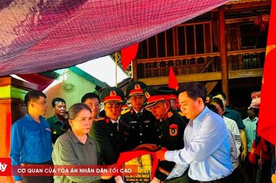 Xúc động đón liệt sĩ hy sinh trên đất bạn Lào trở về quê hương
