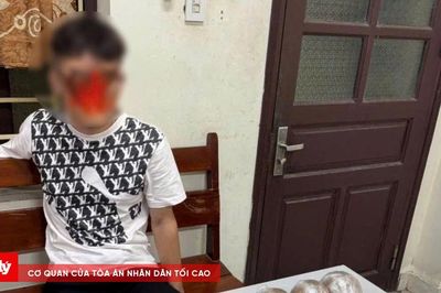 2 thanh niên bị bắt trên đường giao hàng cấm cho khách