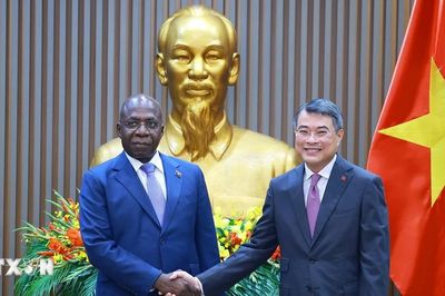 Thủ tướng Lê Minh Hưng tiếp Bộ trưởng Ngoại giao Cộng hòa Angola Téte António