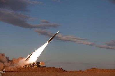 Iran nã tên lửa vào Kuwait, Bahrain sau đòn không kích mới của Mỹ