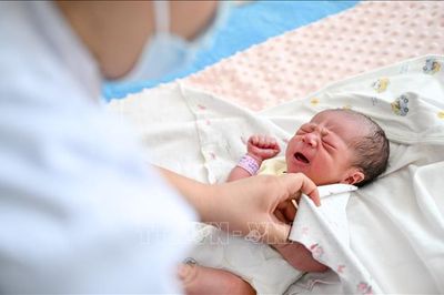 Trung Quốc: Tăng ngân sách trợ cấp nuôi dạy con cái