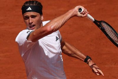 'Hoàng tử Đức' Zverev tiến gần đến chức vô địch Roland Garros